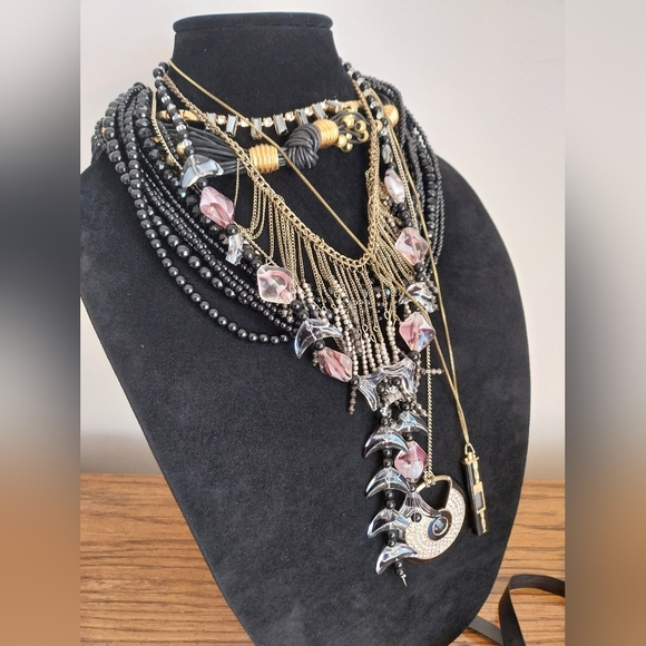 Jewelry Set with Black and Gold Accents - Picture 8 of 13